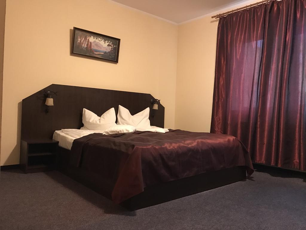 Hotel Cardinal Σάτου Μάρε Εξωτερικό φωτογραφία