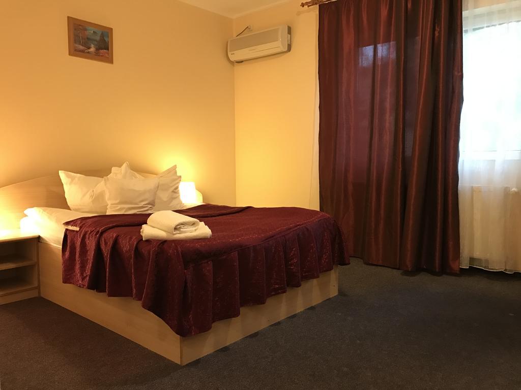 Hotel Cardinal Σάτου Μάρε Εξωτερικό φωτογραφία