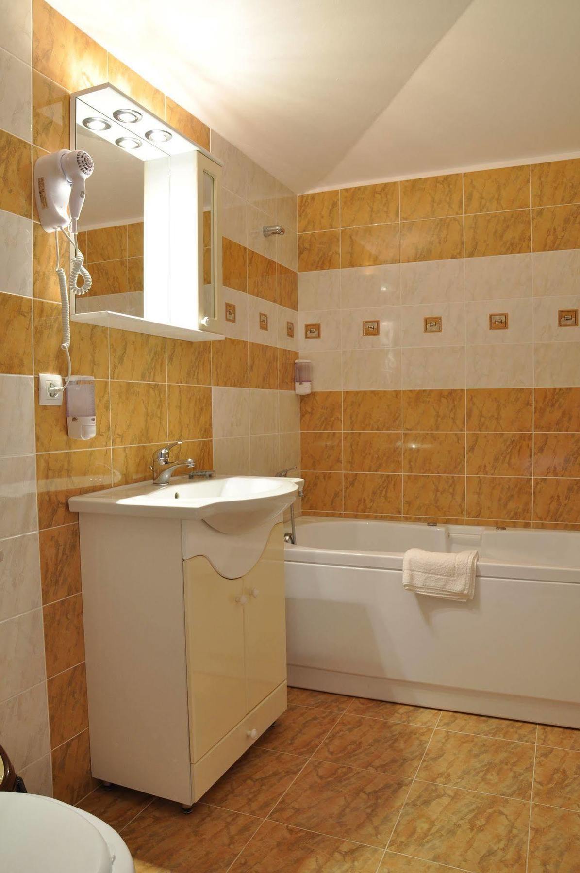 Hotel Cardinal Σάτου Μάρε Εξωτερικό φωτογραφία