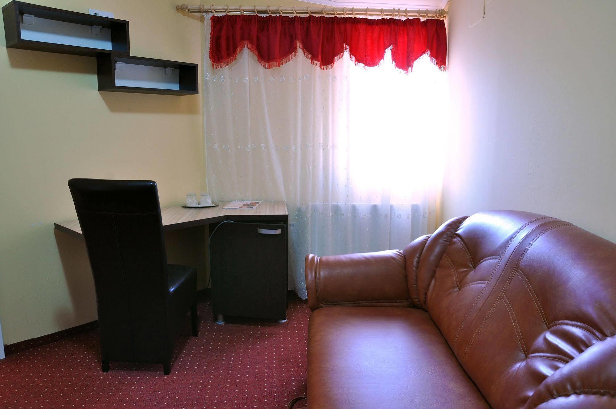 Hotel Cardinal Σάτου Μάρε Εξωτερικό φωτογραφία