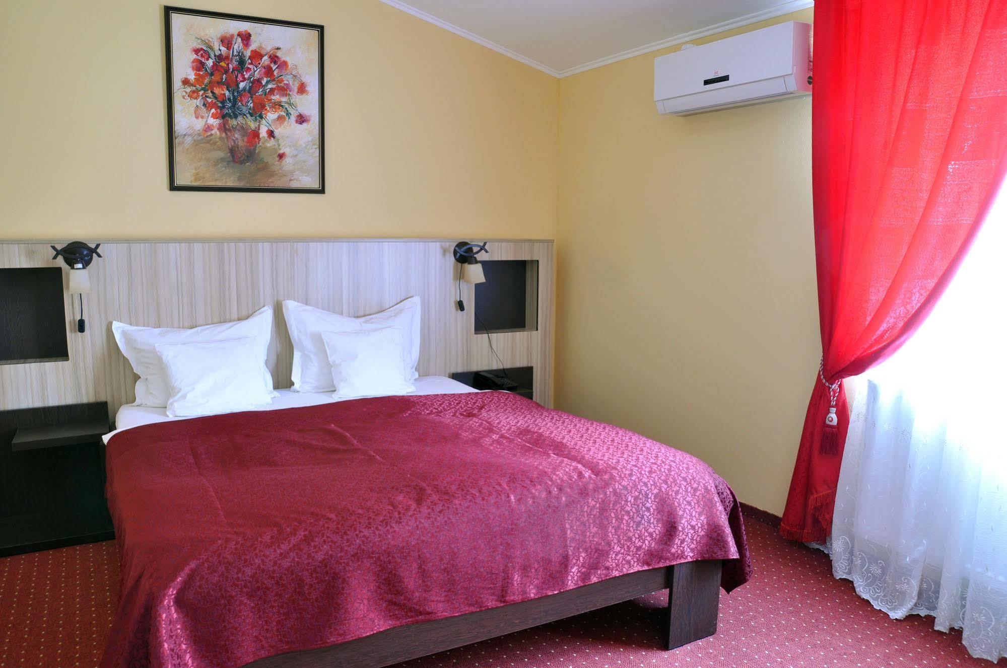 Hotel Cardinal Σάτου Μάρε Εξωτερικό φωτογραφία