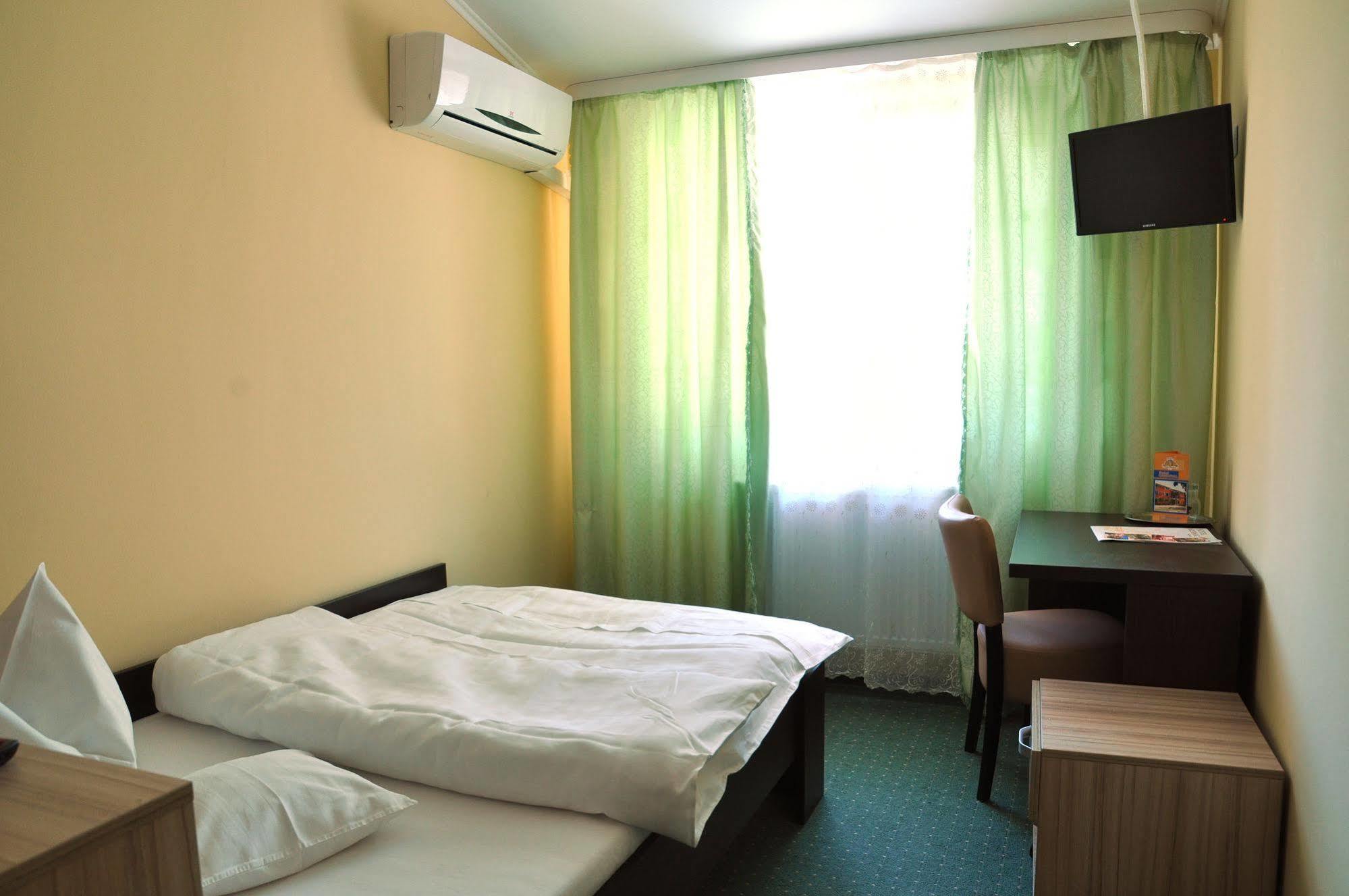 Hotel Cardinal Σάτου Μάρε Εξωτερικό φωτογραφία
