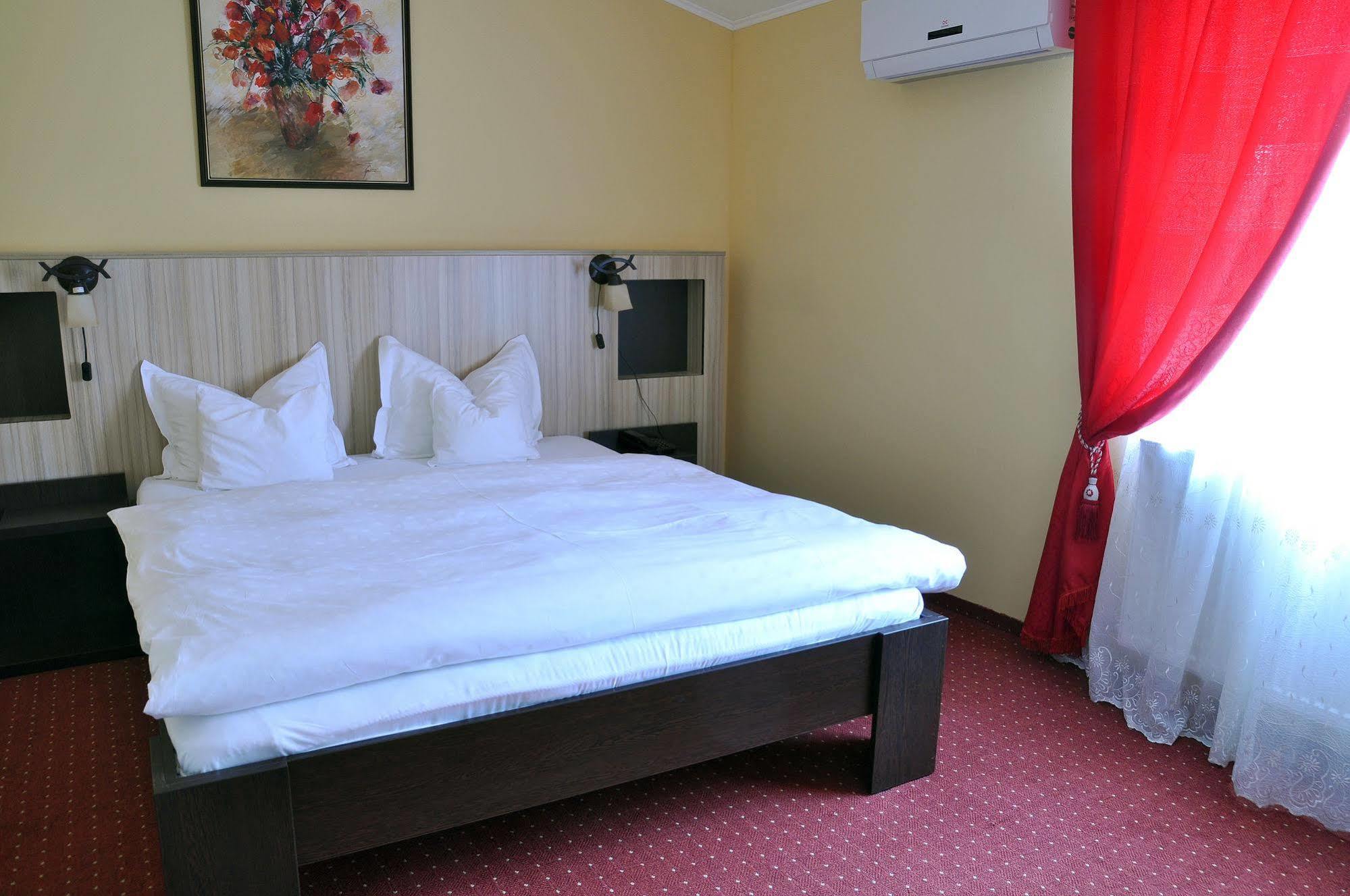 Hotel Cardinal Σάτου Μάρε Εξωτερικό φωτογραφία