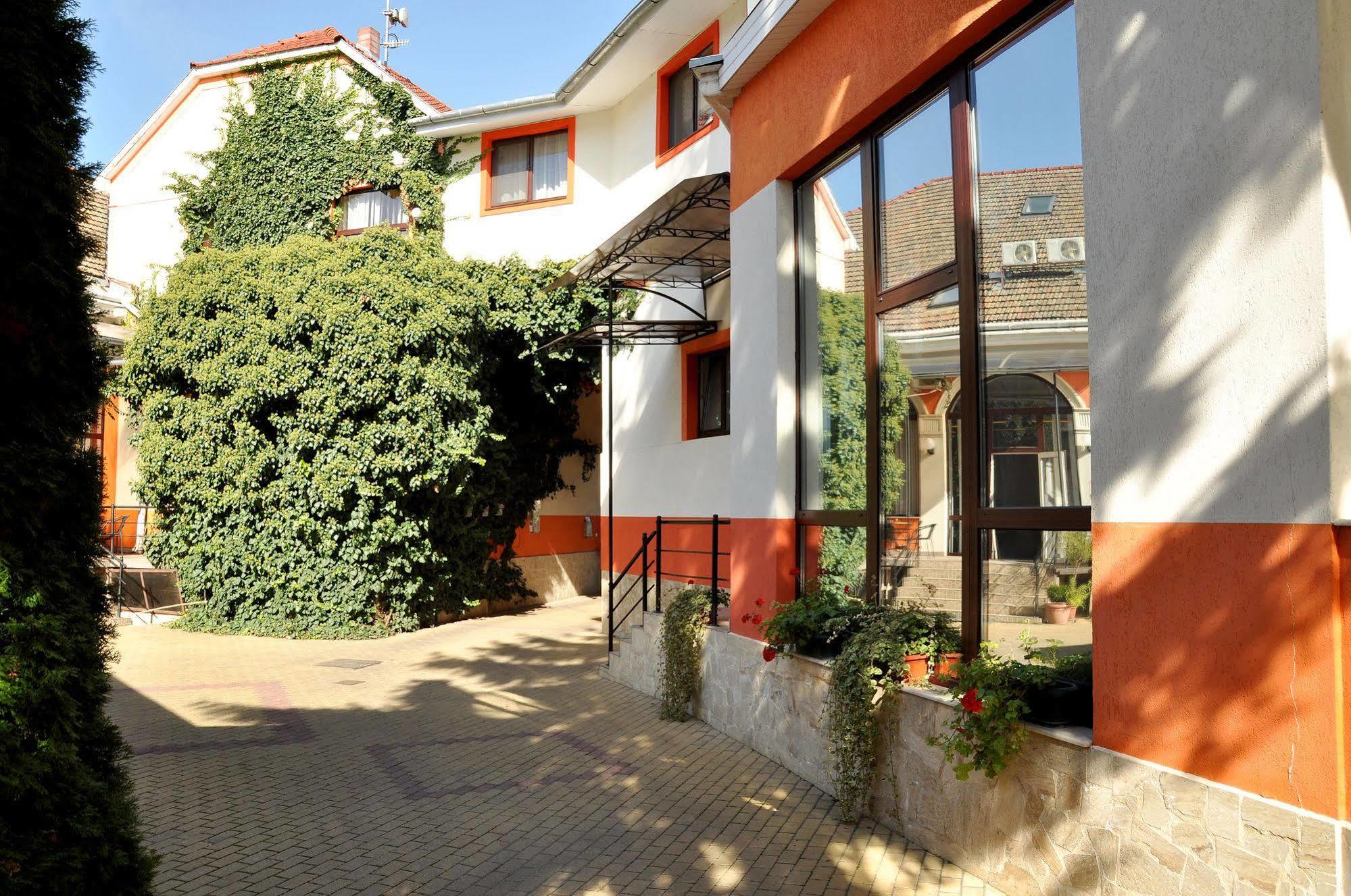 Hotel Cardinal Σάτου Μάρε Εξωτερικό φωτογραφία